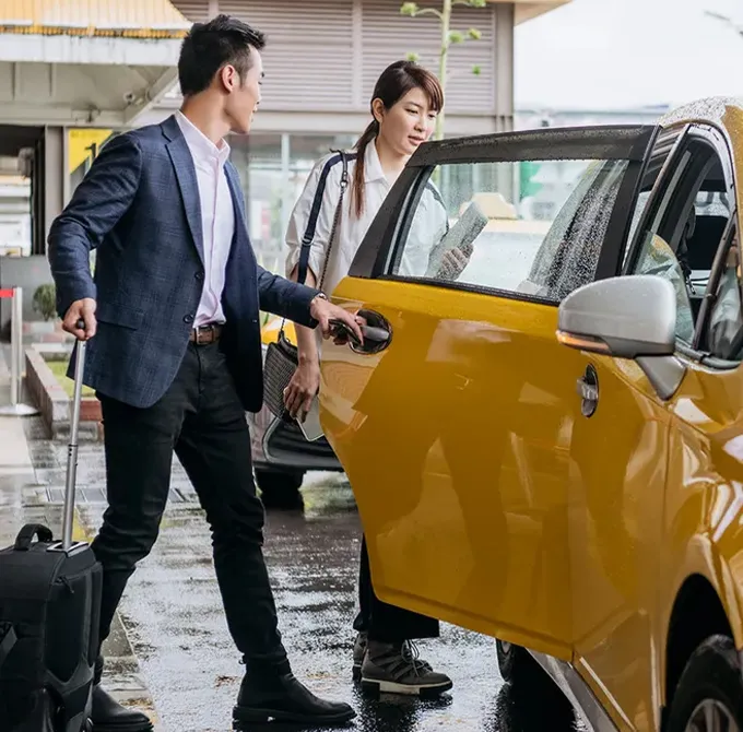 How Airport Taxis Ensure a Safe and Timely Ride